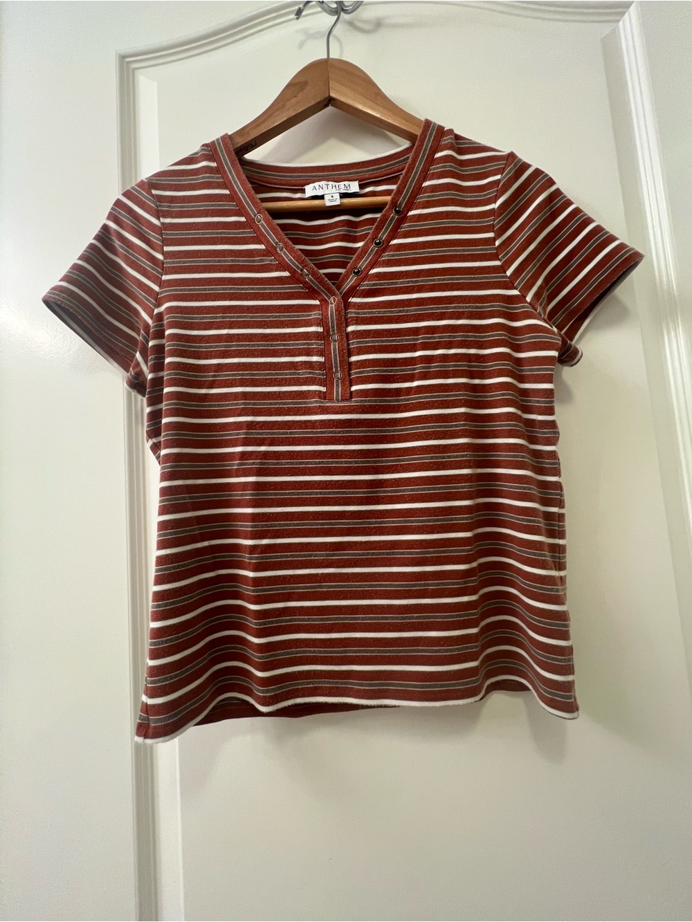 Anthropologie Rust and Cream Striped Short-Sleeve V-Neck Tee size S